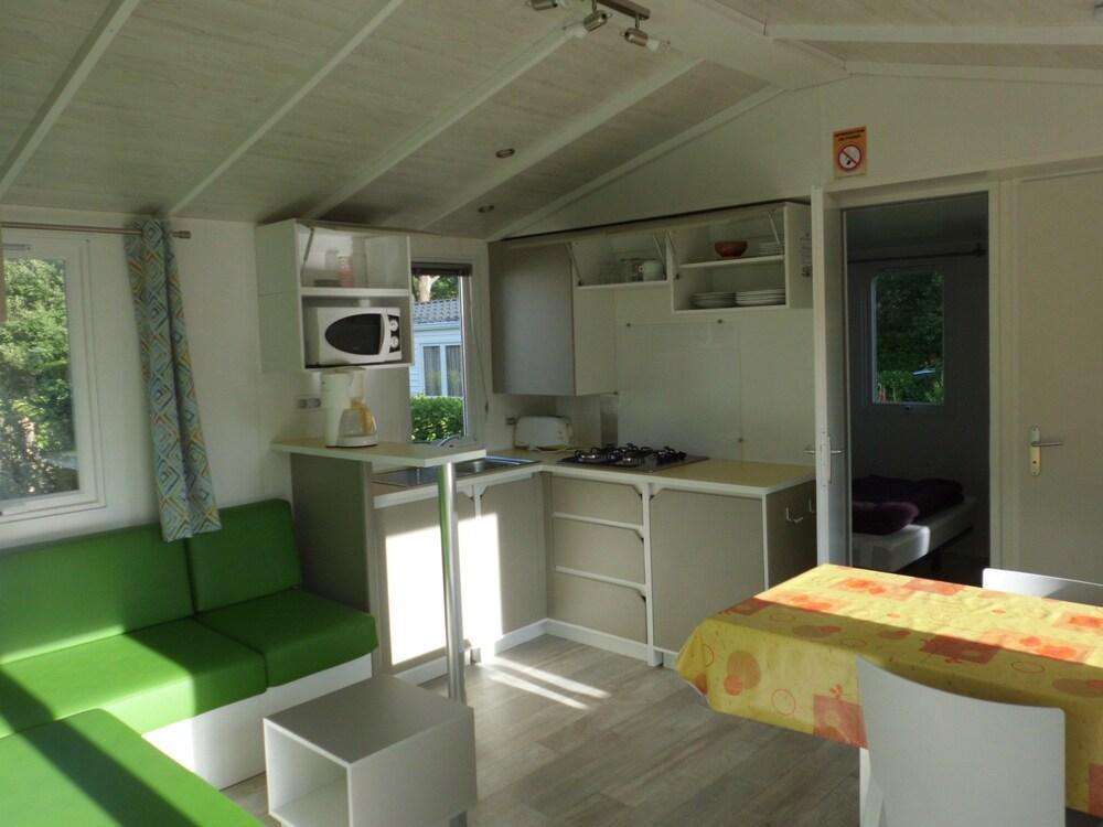 Camping De Lanven Plomeur Экстерьер фото